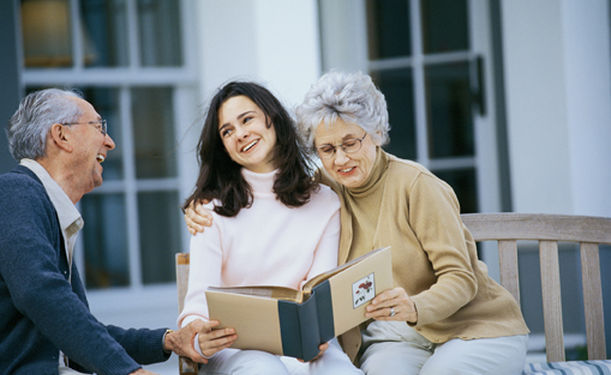 daughter-with-elderly-parents